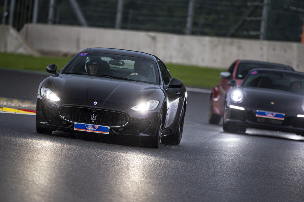 Voitures de sport à Francorchamps lors d'un incentive automobile original organisé par We Love Curves.