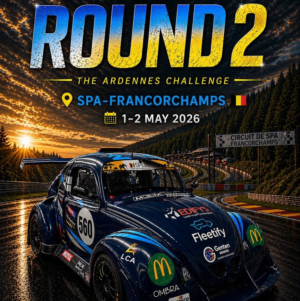 Voiture de course Fun Cup EVO 3 du team M3M sur la grille de départ du circuit de Spa-Francorchamps.